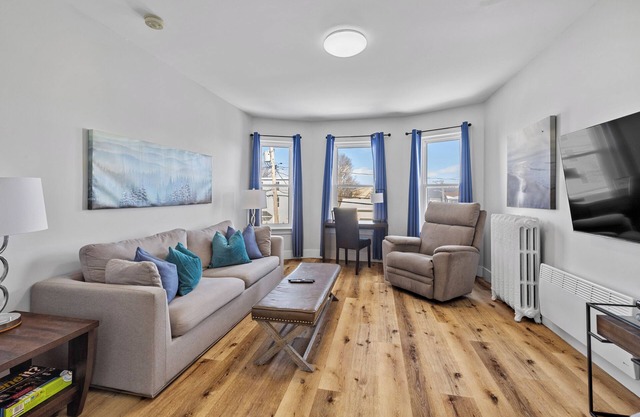 Hillsborough St. Suites 3 Bdrm Downtown Ch'town