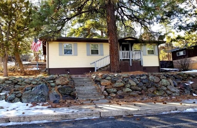 Hillside Cottage In The Pines With Great Views