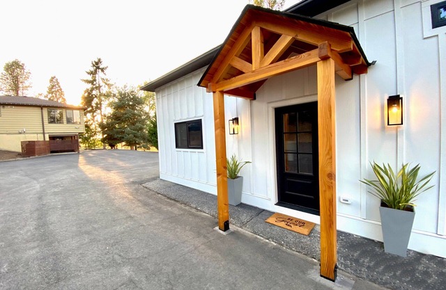 Hillside Guesthouse Retreat close to Salem & Albany