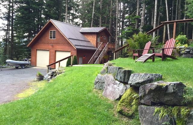 Hillside Haven - Secluded Guest Suite with Your Own Private Spa.