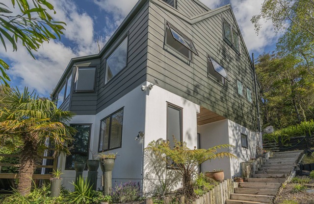 Hillside Haven - Tairua Holiday Home