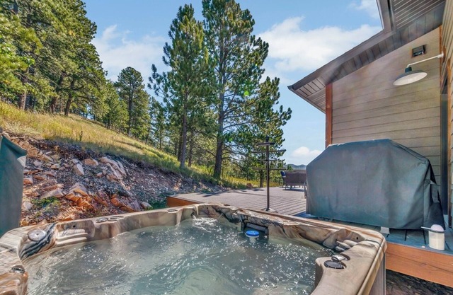 Hillside Lodge of the Black Hills