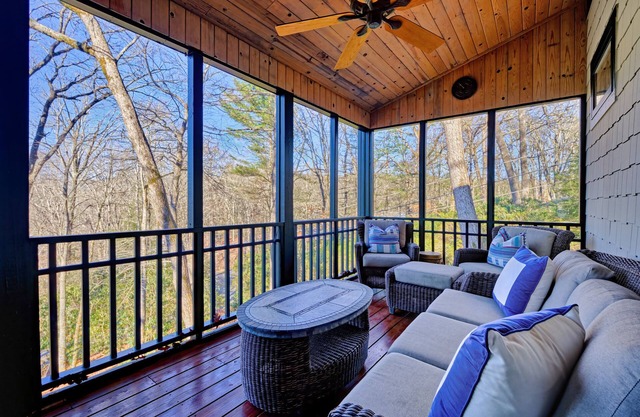 Hillside Terrace - Mountain Getaway Close to town Highlands NC