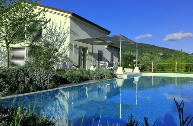 Hillside Villa with Swimming Pool and Jacuzzi - Frasassi Caves