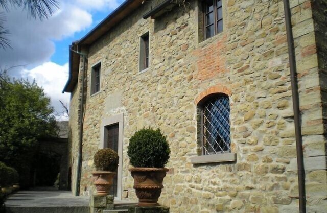 HillsideVilla overlooking the Tuscan landscape between Florence Arezzo and Siena