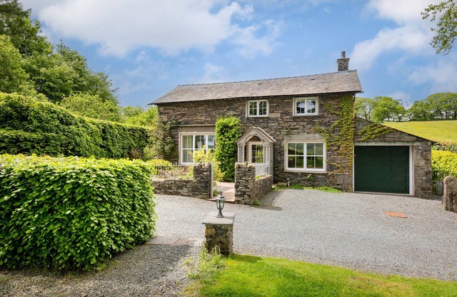 HILLTOP AT HAWKSHEAD HILL, family friendly in Hawkshead