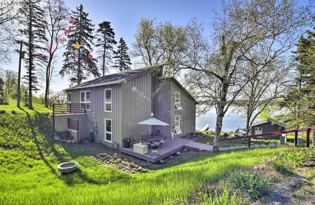Hilltop Green Lake Home: Dock, Kayaks, Views!