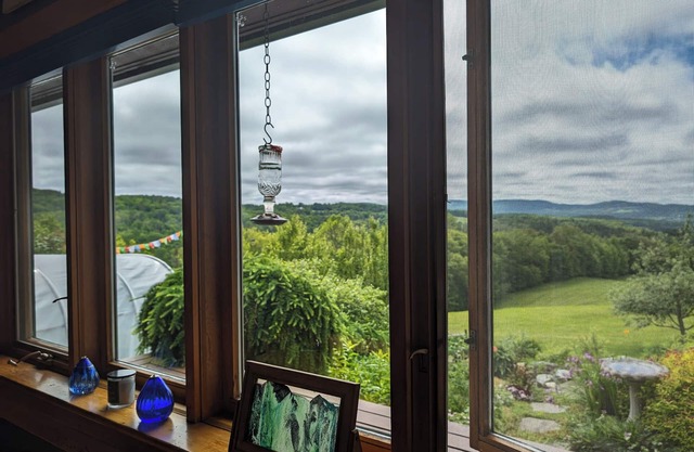 Hilltop Home in the Green Mountains w/Nordic skiing & a microbrewery paradise.