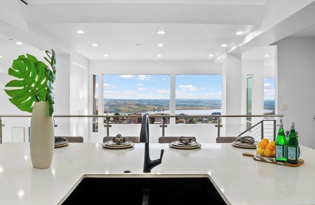 Hilltop Modern Luxury Lake & Ocean Views Games