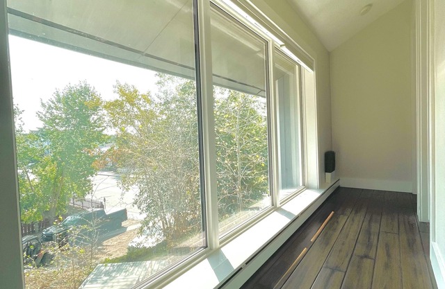 Hilltop Retreat - Downtown Core Zen Stay - 2 bed 1 bath