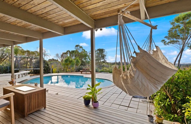 Hilltop Retreat with BBQ, Sauna, Spa & Pool