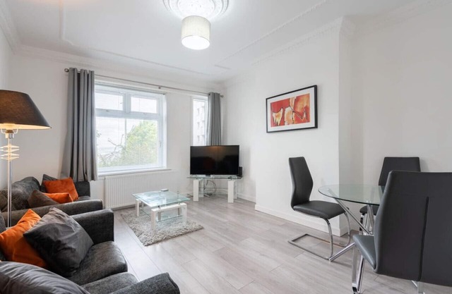 Hilltown Apartment - 3 bedroom ground floor apartment with views over the River Tay