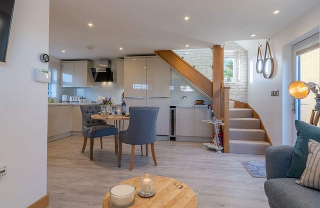 Hillview Hideaway - sleeps 2 guests in 1 bedroom