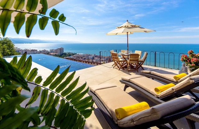 Hip and Stylish Downtown Villa w/Spectacular Views, Pool and Incredible Staff