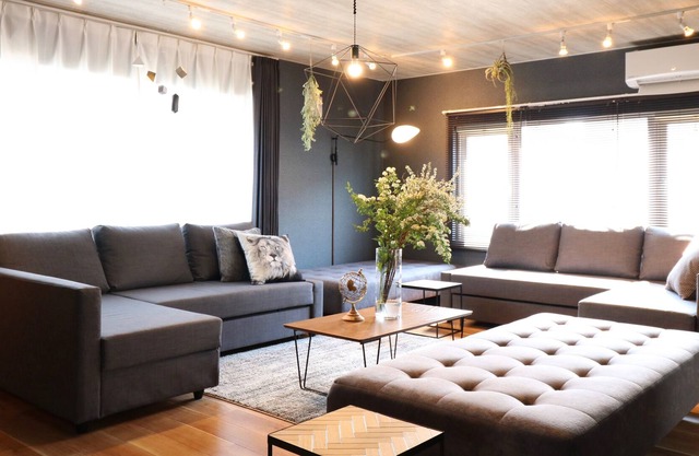 Hiragishi House