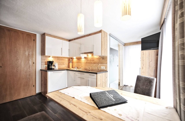 HIRSCH by Summit Residence