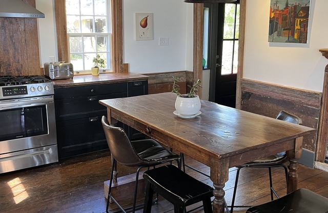 Historic 1785 Cape on 46 Forest Acres/Water View/Pet Friendly
