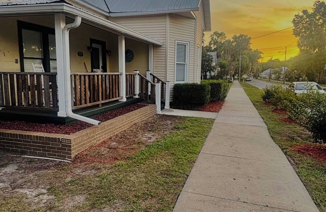 Historic 1905 Victorian Home in Dunnellon Rainbow River World Equestrian center