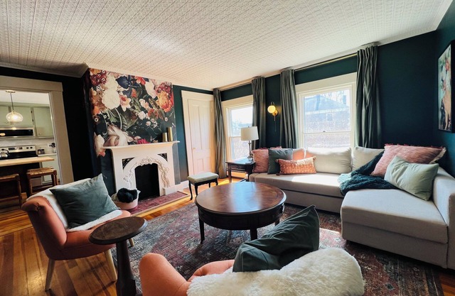 Historic 2-bedroom apartment with WiFi, AC in Downtown Biddeford