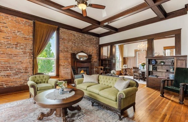 Historic 2BR Loft in the Heart of Newberg – The 1888