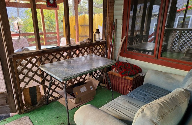 Historic 3-bedroom house close to Square and IU with WiFi and AC in Bloomington