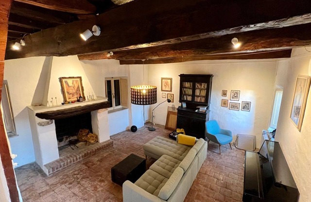 Historic 3 BR townhouse in calm village