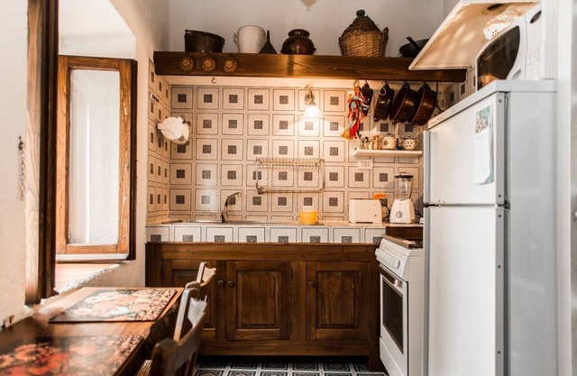 Historic apartment by Castle on Lake Bracciano, easy access to Rome