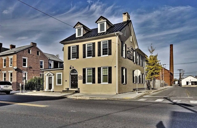 Historic Bucher House with central location to Gettysburg and Lancaster Amish