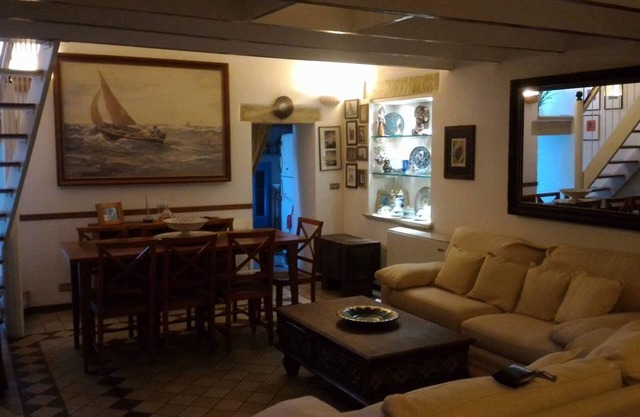 Historic center: apartment in an ancient 19th century house with a terrace overlooking the sea