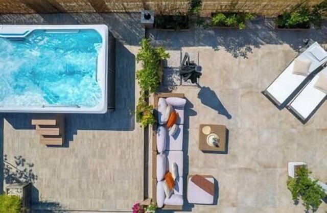 [Historic Centre] – Luxury Penthouse with Pool