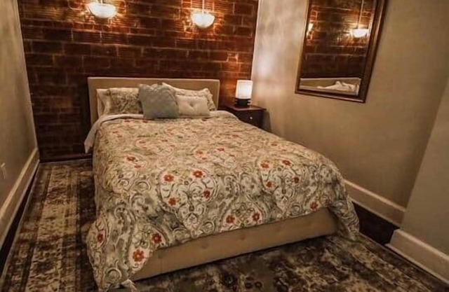 Historic Charm: 5 Star Comfort Room 2