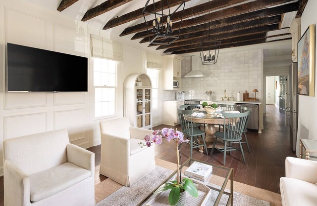 Historic Charm & Modern Comfort - Perfect Downtown Location