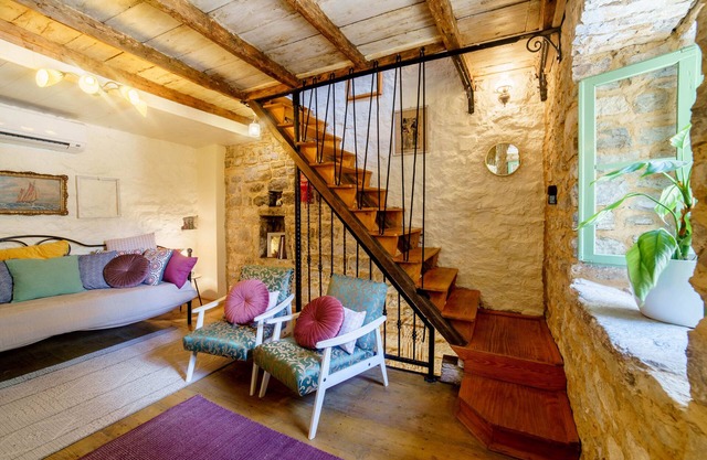 Historic & Charming Stone house Kala by the sea