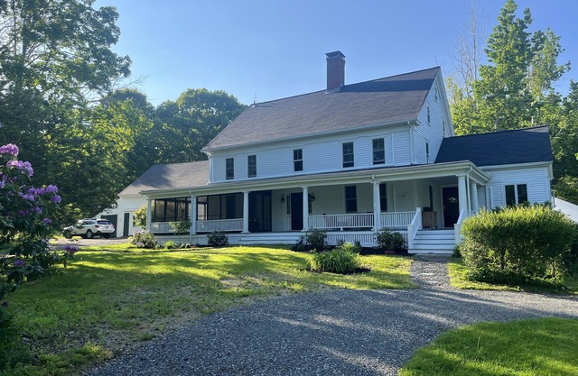 Historic Country Estate minutes from the Beach