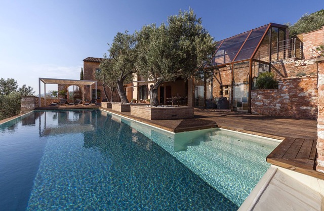 Historic country villa, contemporary interiors. Infinity pool. Air conditioning