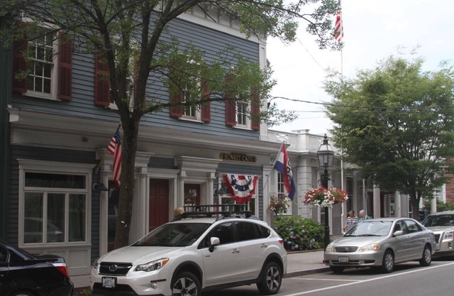 Historic Downtown Bristol Apartment