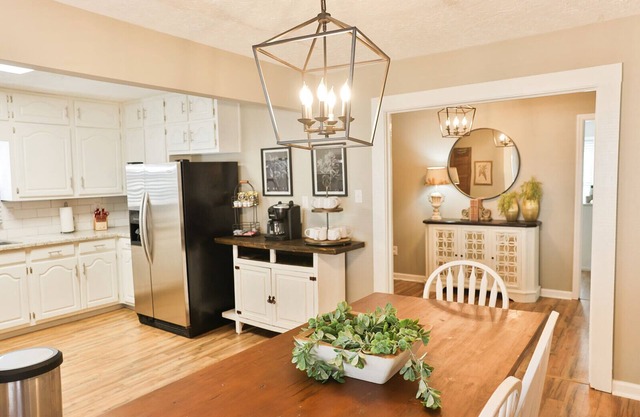 Historic Downtown Oxford 3BR/2BA w/King