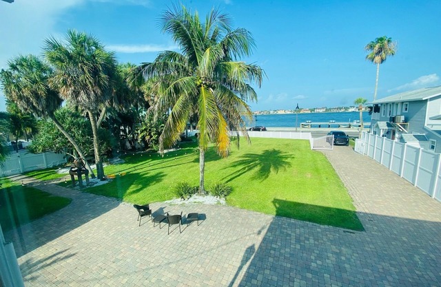 Historic Downtown Pass A Grille Beach 15K Sq Ft!
