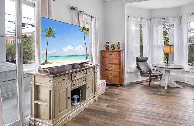 Historic Elegance - 3BR - UF Health - Jags Stadium - Pet Friendly