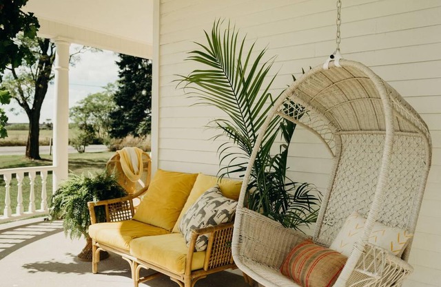 Historic farmhouse w/ midcentury mod vibes on 100 acres - 5 mins from Wellington