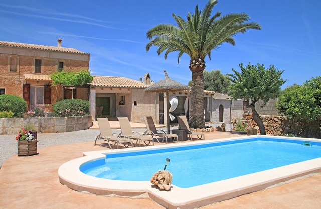 Historic finca with modern comfort and panoramic views, pool, calm nature, WiFi
