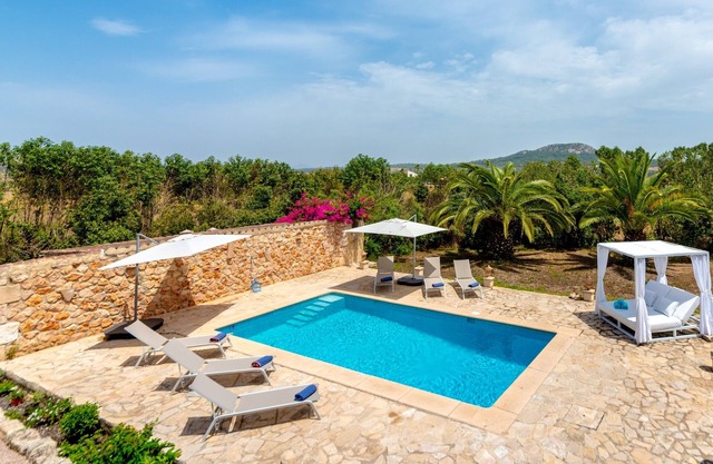 Historic finca "La Linda" with pool and absolute privacy