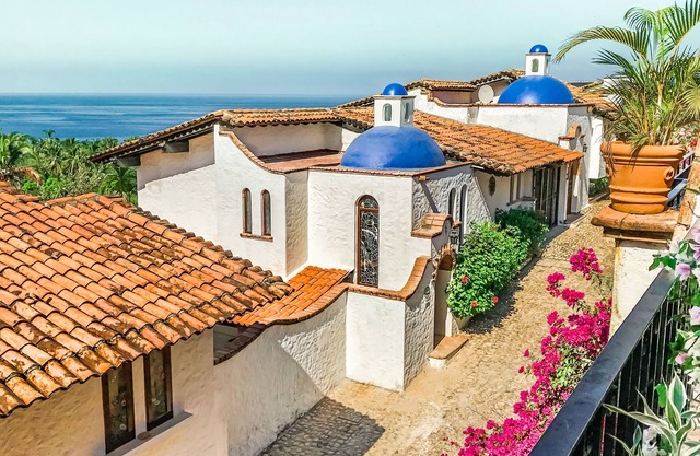 Historic Garza Blanca Villa: Private Pool, Breathtaking Views, Steps to Ocean