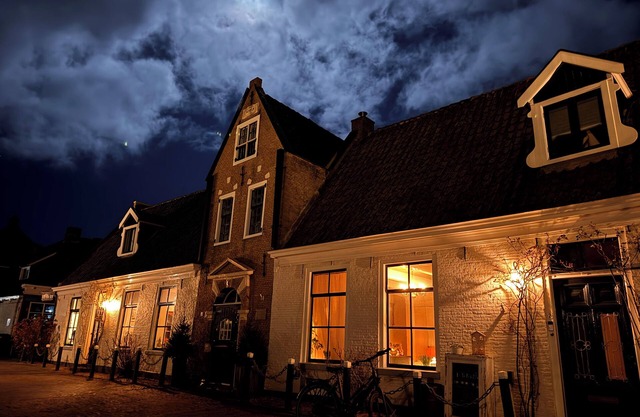 Historic Gateway'vacation'House, for romance in heart of downtown with courtyard garden