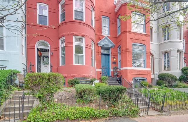 Historic Georgetown Townhome: Walkable Location!