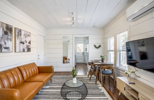 Historic Heights Artist Bungalow #3