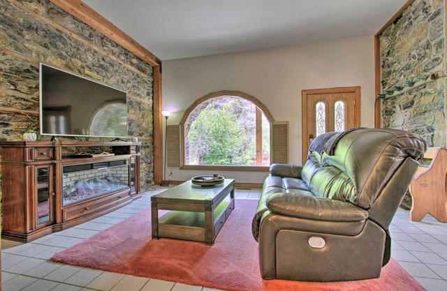 Historic Helena Retreat - Near Dtwn & Mt Helena!
