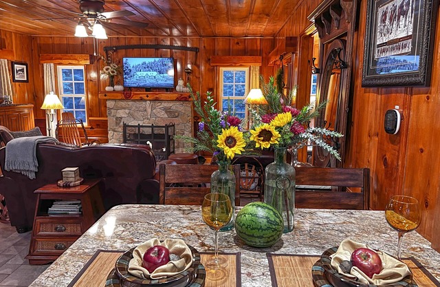 Historic Hershey Cabin, Immaculate, Romantic, Just for Two, Immaculate, Air Cond