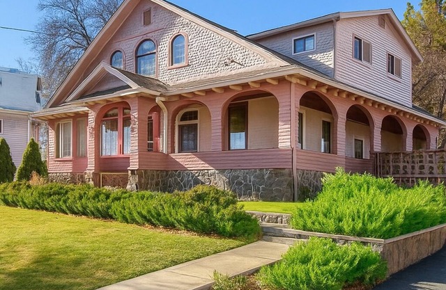 Historic Hideaway. Hiking, Fishing, Swimming At Lake Or River Nearby. sleeps 25n