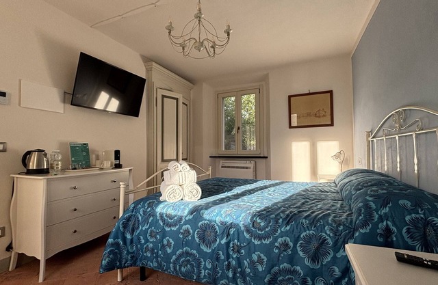 Historic home, downtown, within walking distance of several hiking trails.
